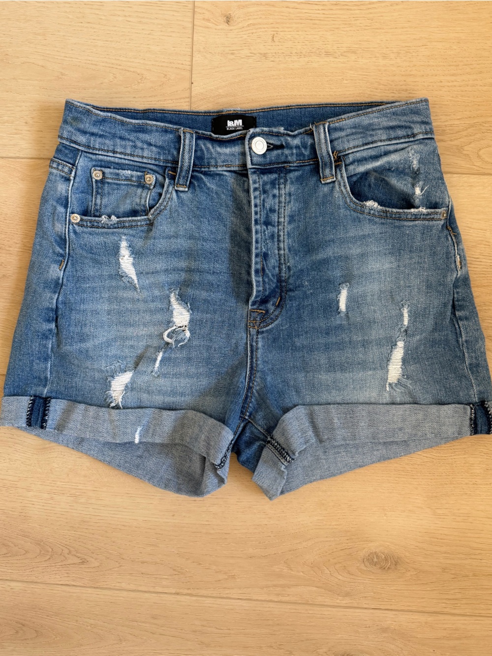 Women’s Relaxed Fit Mom Denim Shorts Distressed Blue Wash Cuffed Size Medium